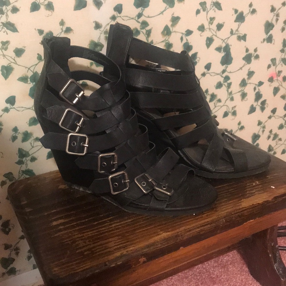 Strap wedge heels